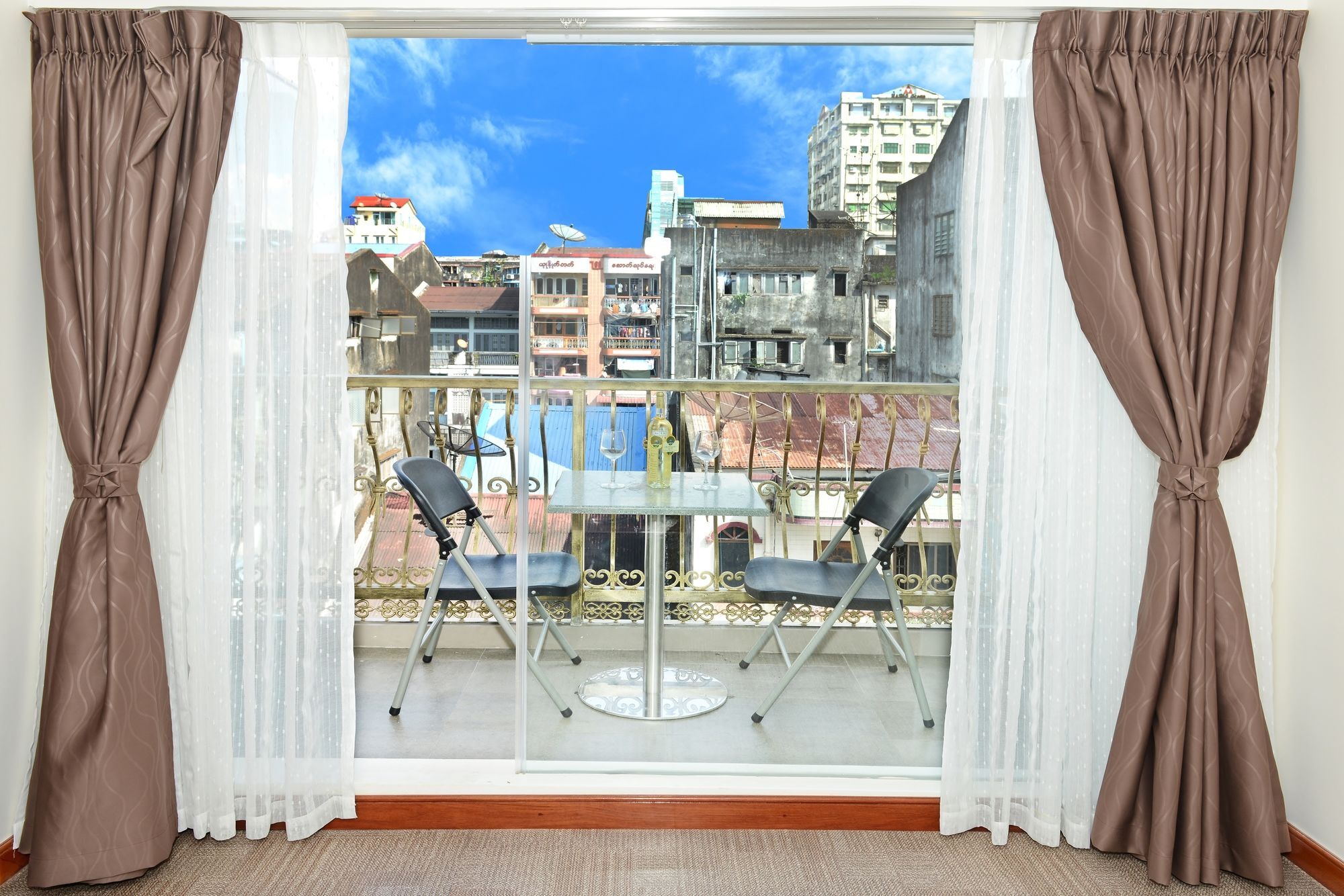 Hotel Bond Yangón Exterior foto